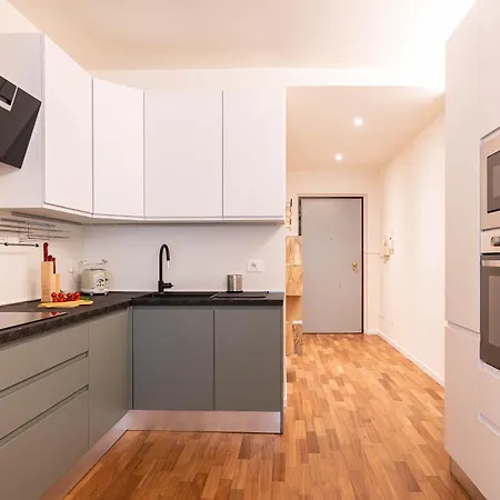Apartment Newly Apt, Free Big Garage, Self Check-in & Access *