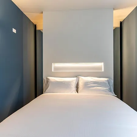 Newly Apt, Free Big Garage, Self Check-in & Access Como