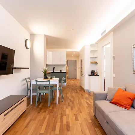 Newly Apt, Free Big Garage, Self Check-in & Access شقة *