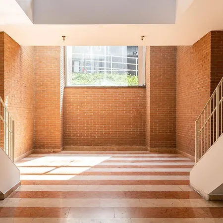 Newly Apt, Free Big Garage, Self Check-in & Access شقة